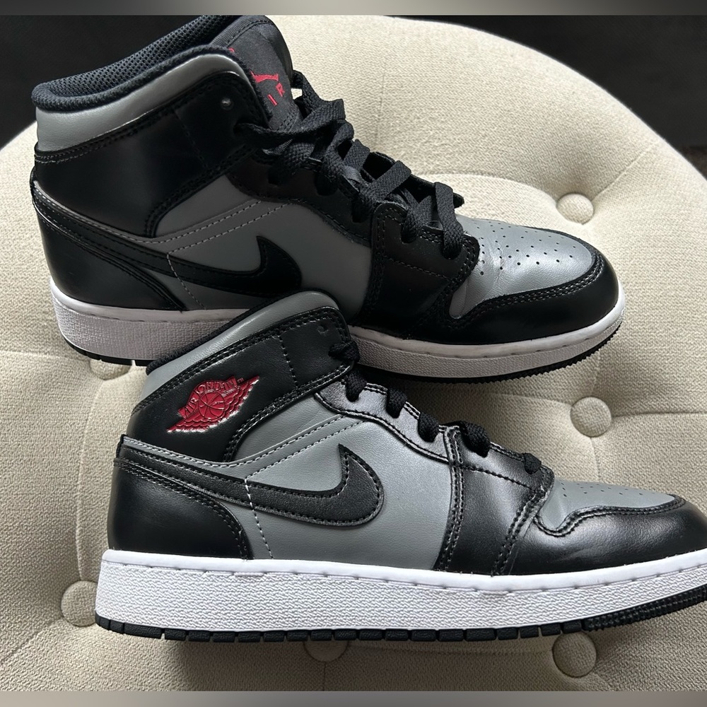 Air Jordan 1 Mid GS - Shadow Red - Size 5Y